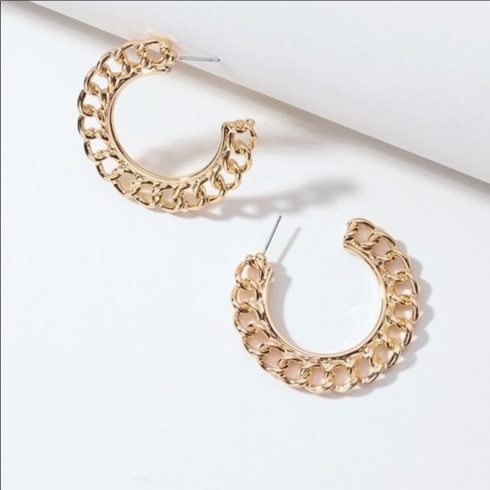 NEW ITEM ✨Fashion Statement Hoop Earrings✨